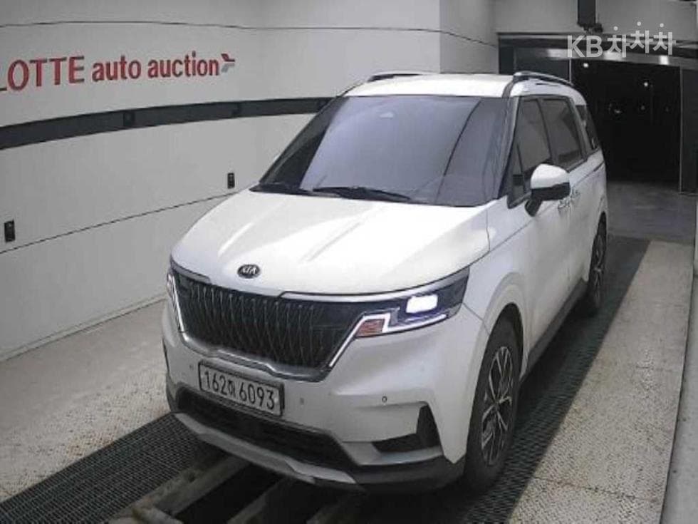 Kia Carnival 4th generation D2.2 9-seater Prestige - Image 1