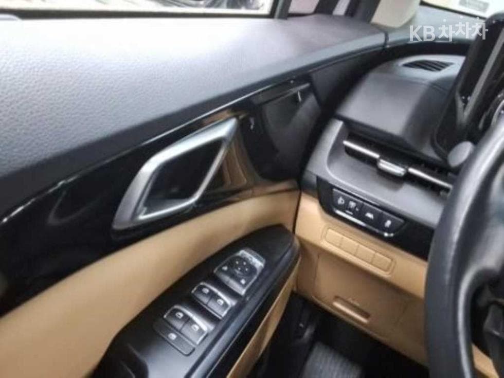 Kia Carnival 4th generationD2.2 9-seater Prestige - 2