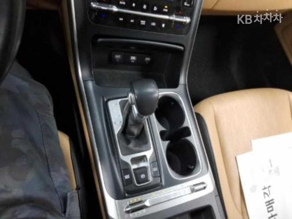 Kia Carnival 4th generationD2.2 9-seater Prestige - 7