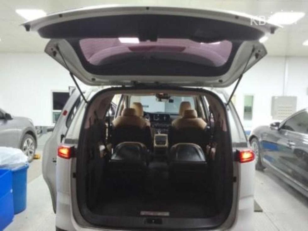 Kia Carnival 4th generationD2.2 9-seater Prestige - 10