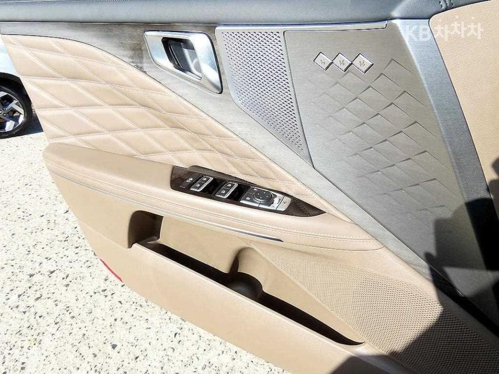 Kia K82.5L gasoline Signature - 11