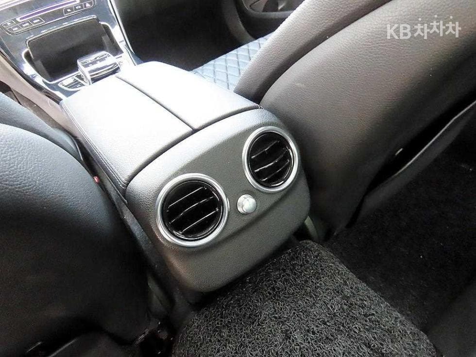 Mercedes-Benz The New (facelift) C-ClassC220d Avantgarde W205 - 17