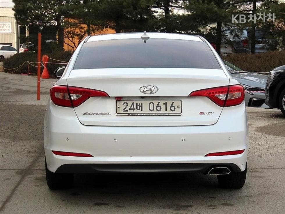 Hyundai Sonata LF1.7 Diesel Smart - 4