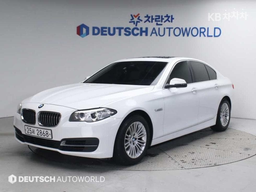 BMW New5 Series 520d Luxury Plus F10 (14~) - Image 1