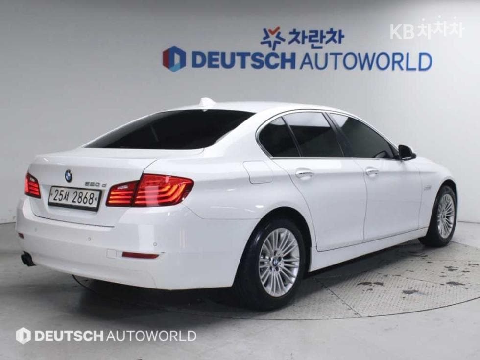 BMW New5 Series520d Luxury Plus F10 - 2