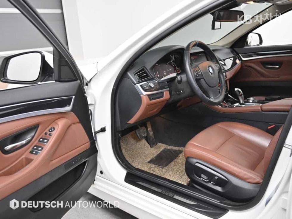 BMW New5 Series520d Luxury Plus F10 - 11
