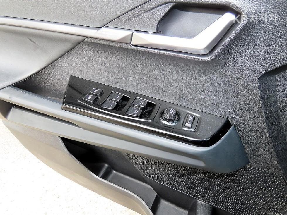 KG Mobility 토레스(J100)1.5 GDI Turbo T7 - 11