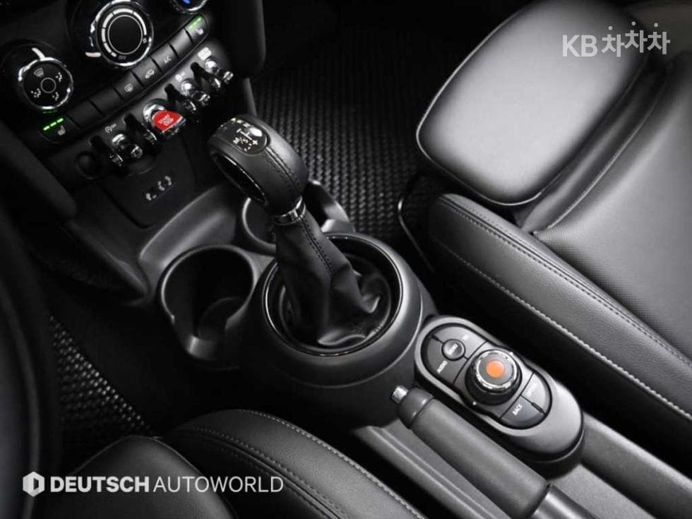 Mini Cooper 5-doorD 1.5 - 9