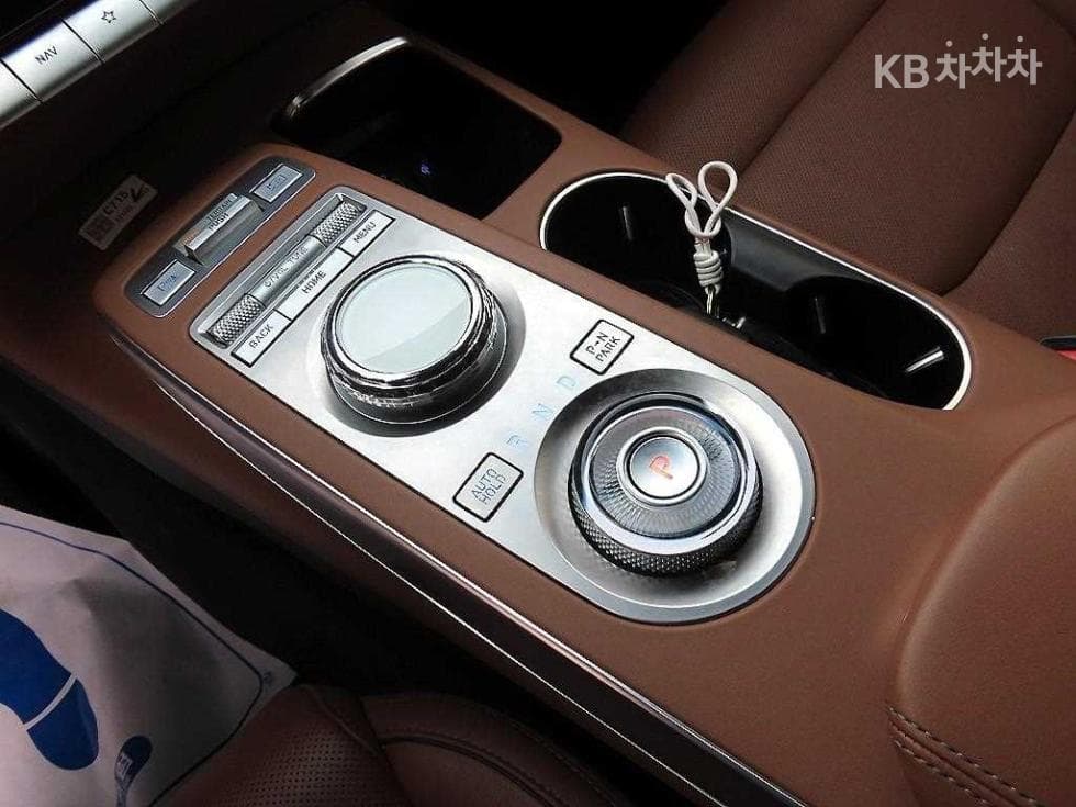 Genesis GV70Gasoline 2.5T AWD - 11