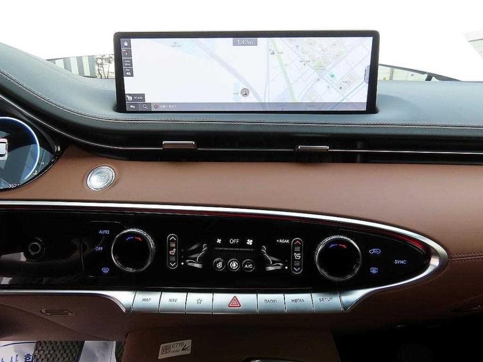 Genesis GV70Gasoline 2.5T AWD - 13