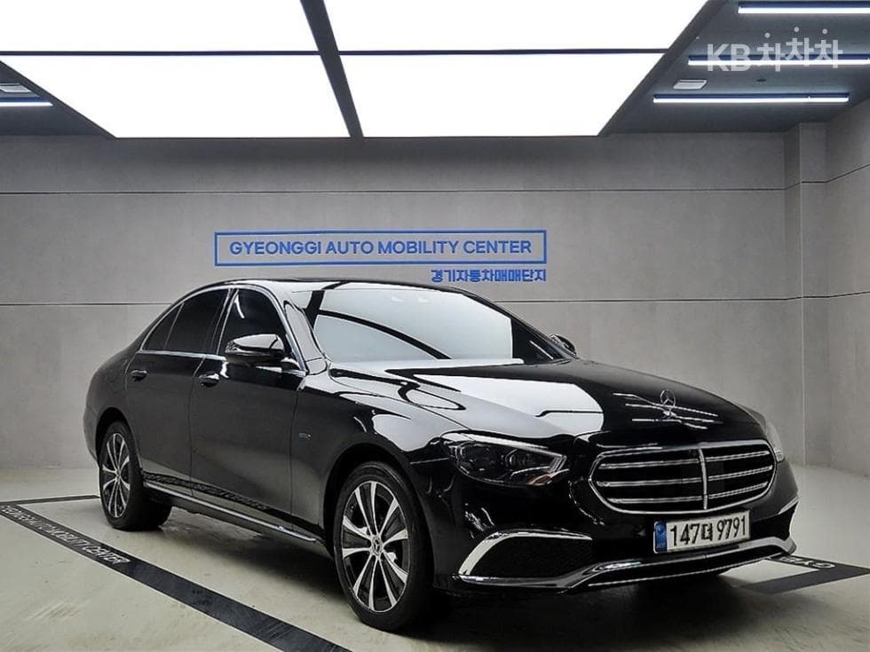 Mercedes-Benz E-Клас (W213) E300e 4MATIC Exclusive - Image 1