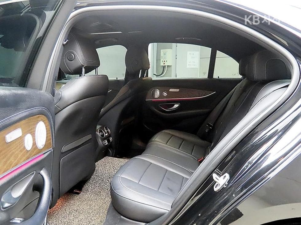 Mercedes-Benz E-Клас (W213)E300e 4MATIC Exclusive - 6