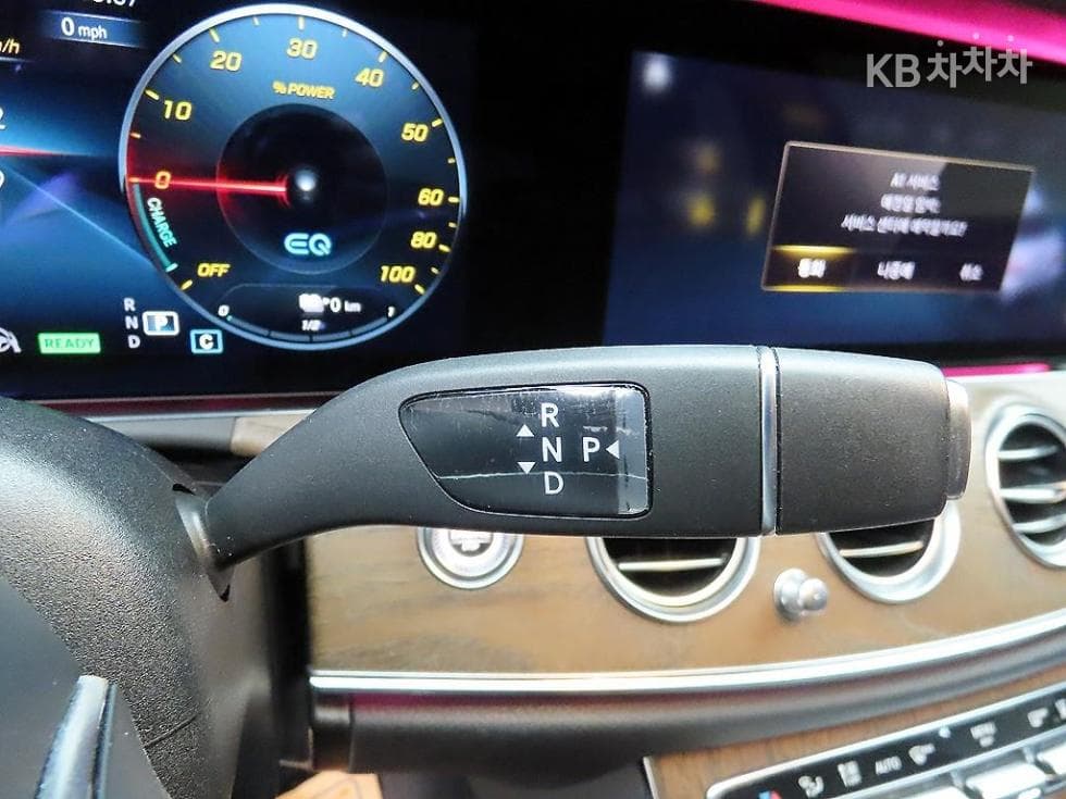 Mercedes-Benz E-Клас (W213)E300e 4MATIC Exclusive - 10