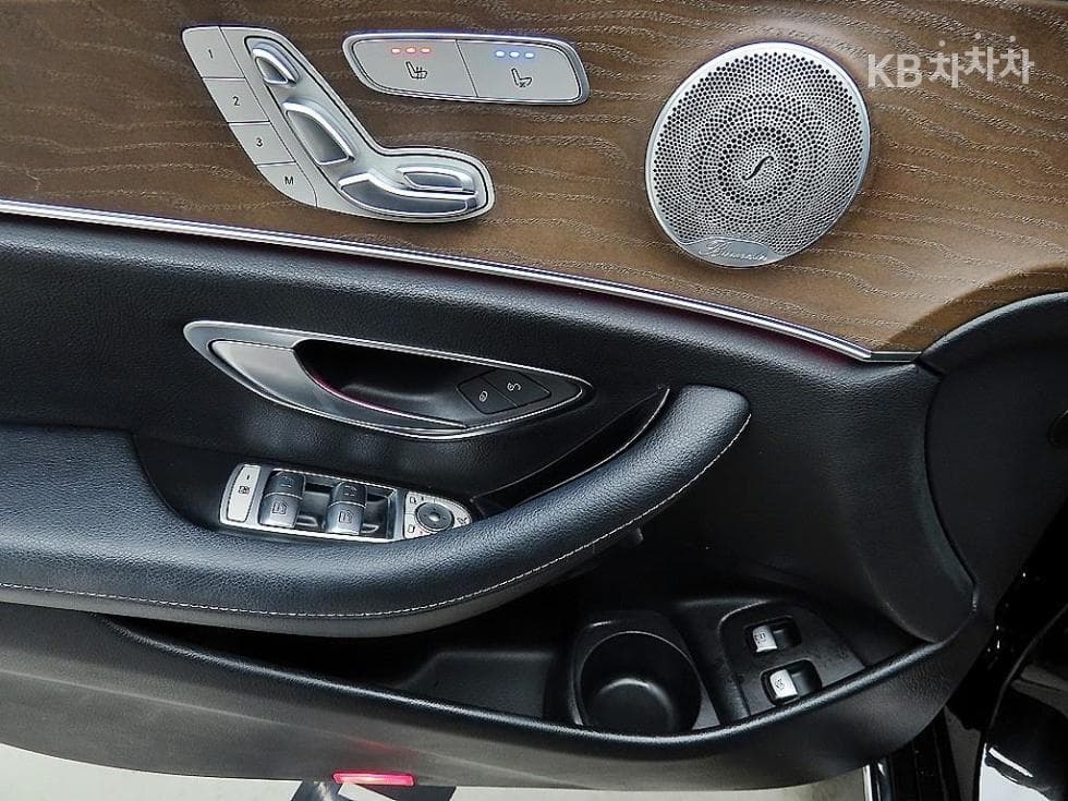 Mercedes-Benz E-Клас (W213)E300e 4MATIC Exclusive - 11