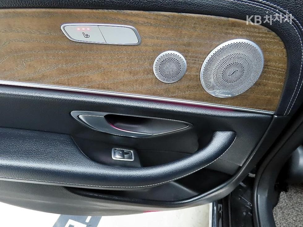 Mercedes-Benz E-Клас (W213)E300e 4MATIC Exclusive - 12