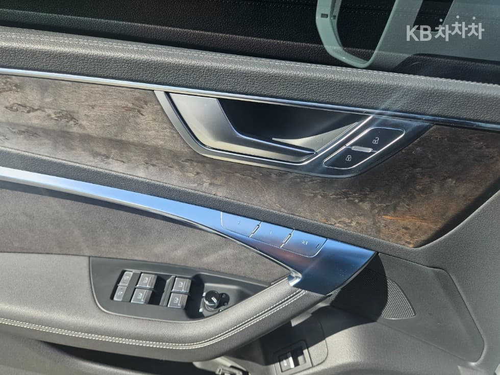 Audi A7(4K8)55 TFSI Quattro Premium - 16