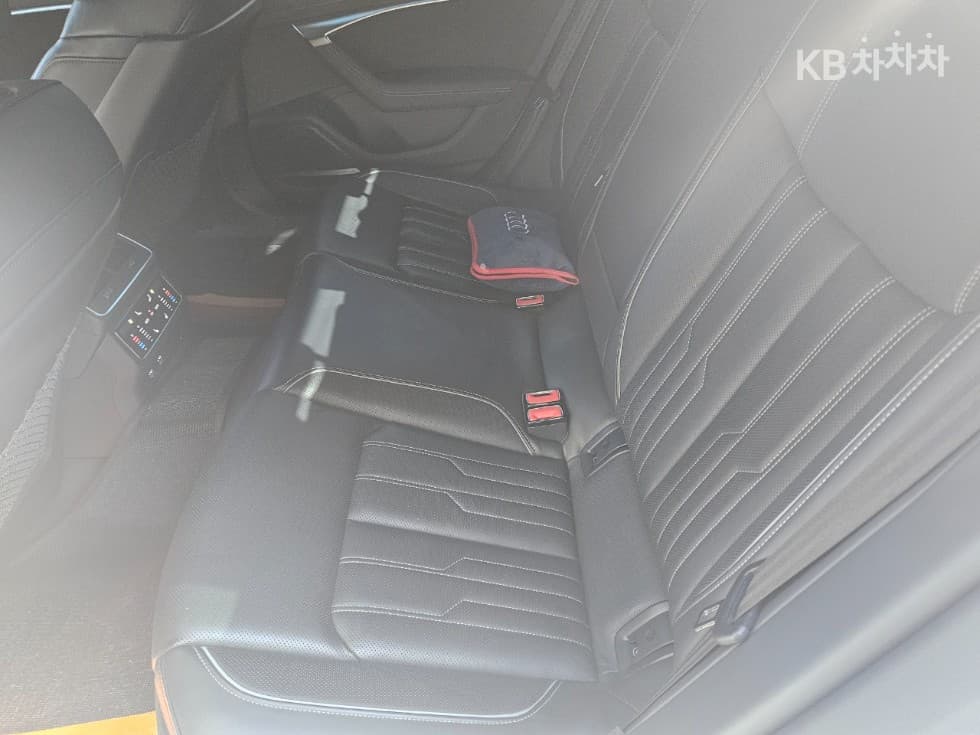 Audi A7(4K8)55 TFSI Quattro Premium - 18