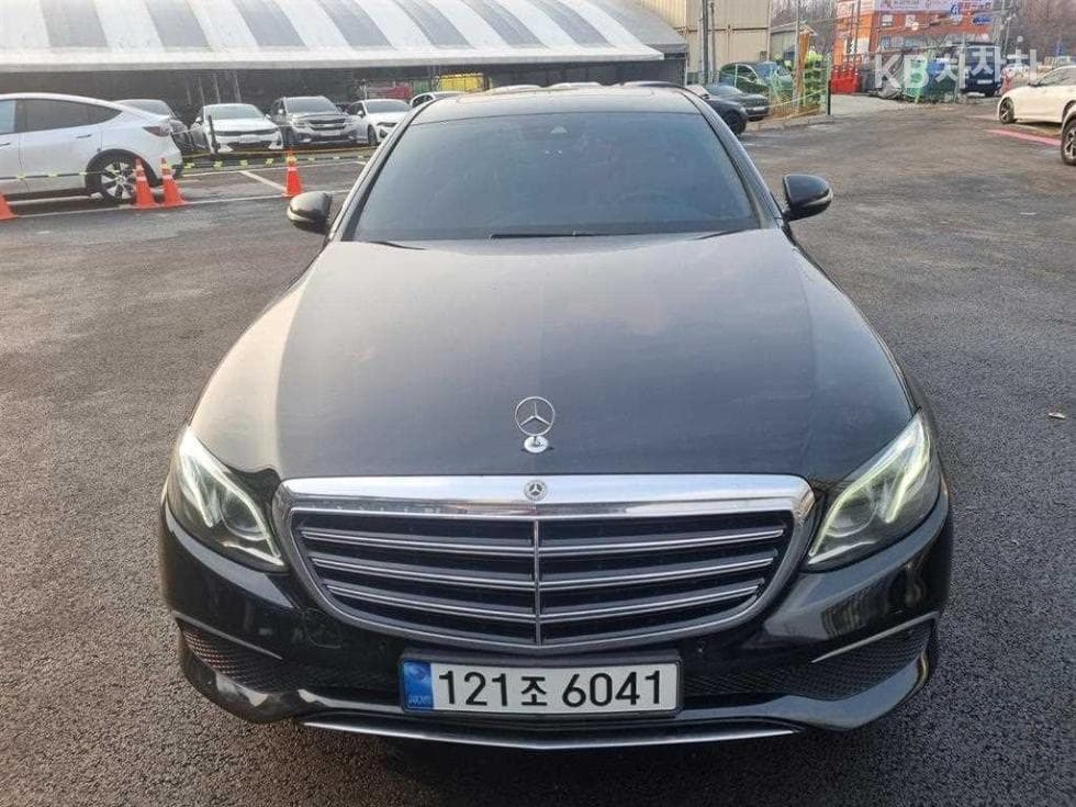 Mercedes-Benz E-Class (W213) E220d 4MATIC Exclusive - Image 1