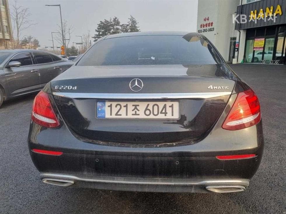 Mercedes-Benz E-Клас (W213)E220d 4MATIC Exclusive - 4