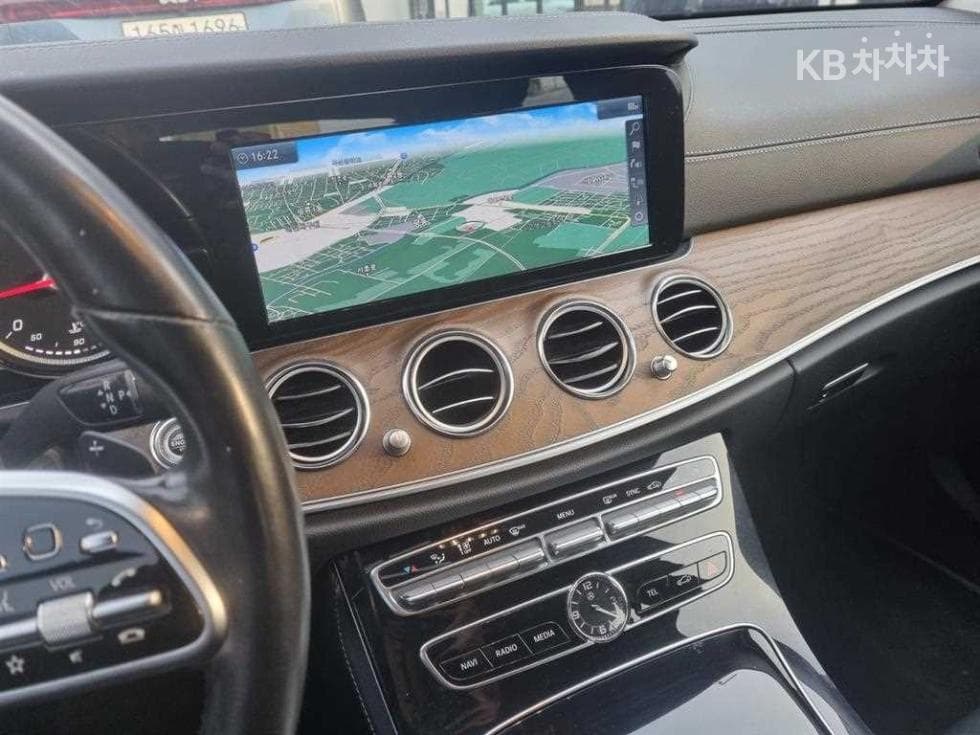 Mercedes-Benz E-Клас (W213)E220d 4MATIC Exclusive - 6