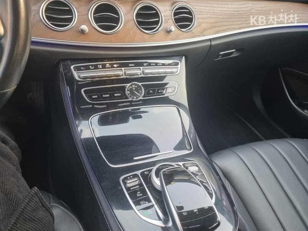 Mercedes-Benz E-Клас (W213)E220d 4MATIC Exclusive - 9