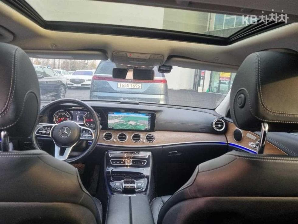 Mercedes-Benz E-Клас (W213)E220d 4MATIC Exclusive - 12