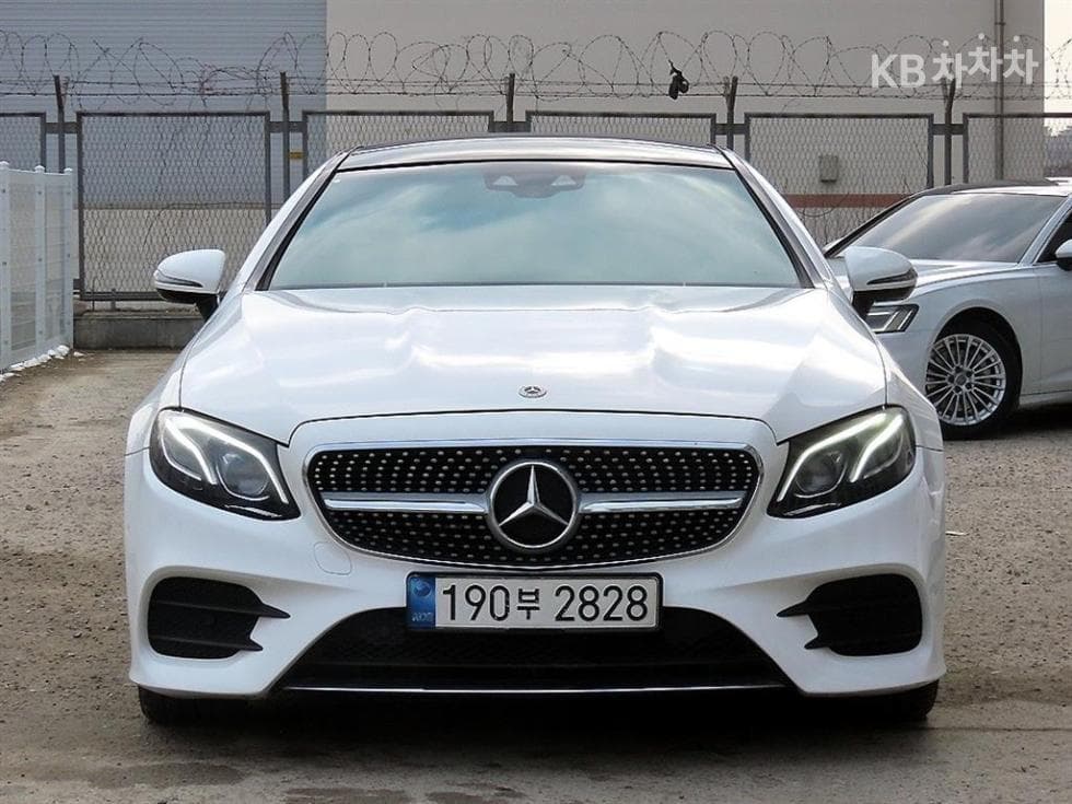Mercedes-Benz E-Class (W213) E220d COUPE - Image 1
