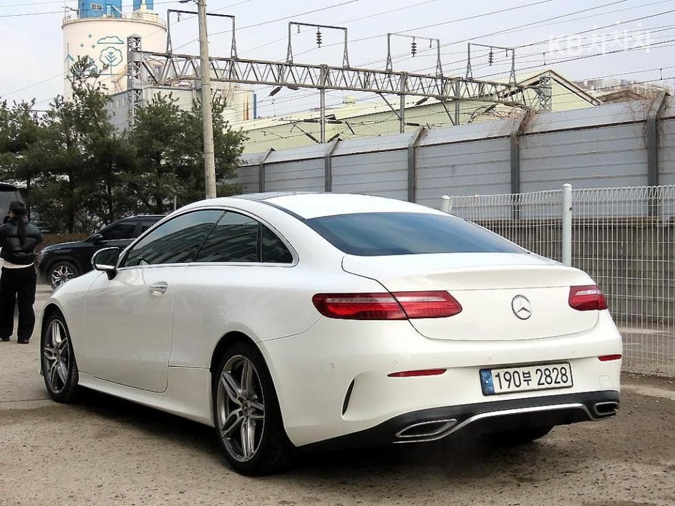 Mercedes-Benz E-Class (W213)E220d COUPE - 3