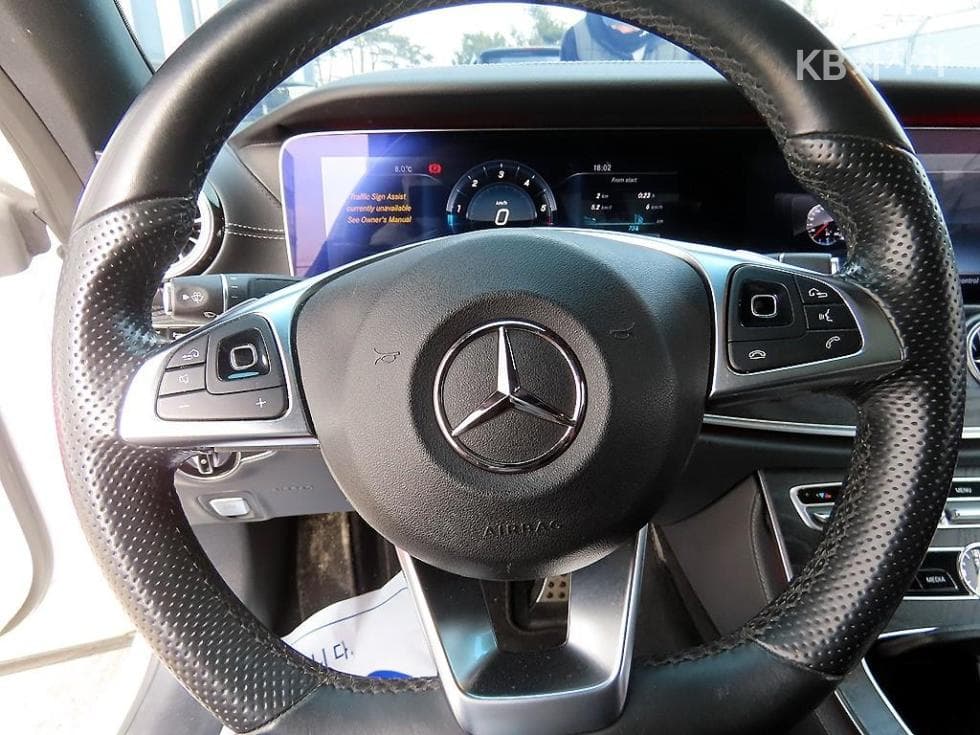 Mercedes-Benz E-Class (W213)E220d COUPE - 8