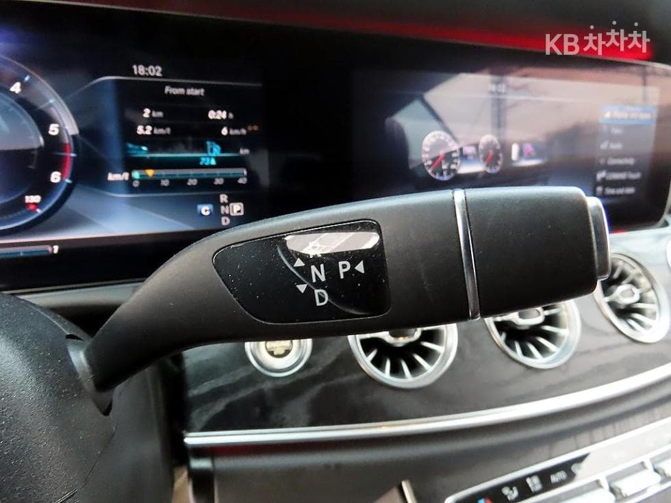 Mercedes-Benz E-Class (W213)E220d COUPE - 10