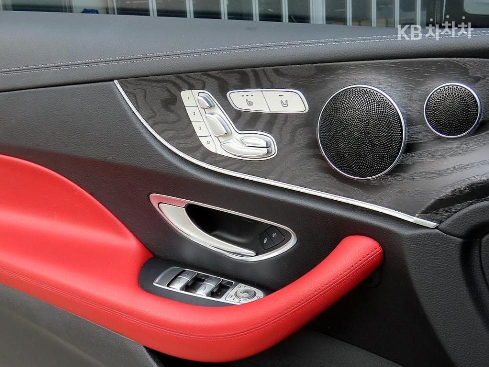 Mercedes-Benz E-Class (W213)E220d COUPE - 11