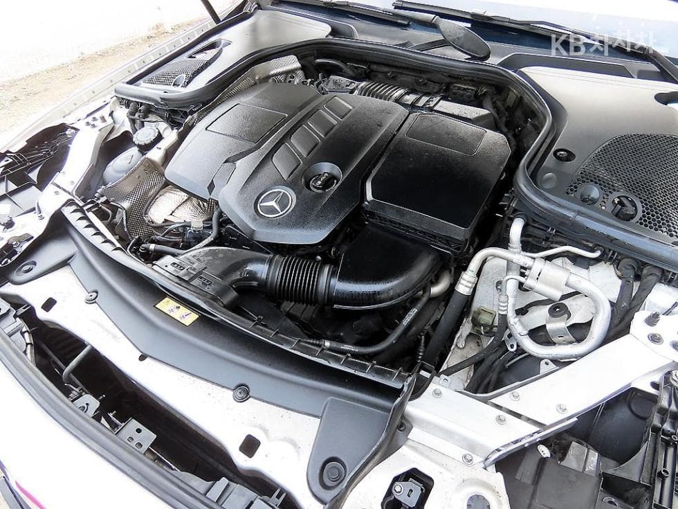 Mercedes-Benz E-Class (W213)E220d COUPE - 18