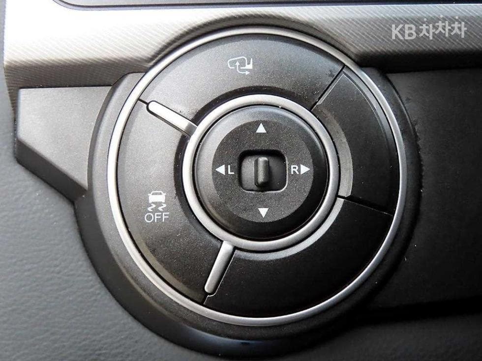 KG Mobility The New (facelift) Korando Sports (pickup variant)2.2 CX7 4WD 클럽 - 12