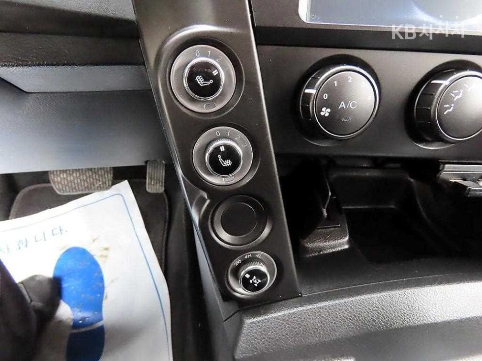 KG Mobility The New (facelift) Korando Sports (pickup variant)2.2 CX7 4WD 클럽 - 13