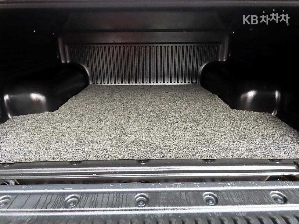 KG Mobility The New (facelift) Korando Sports (pickup variant)2.2 CX7 4WD 클럽 - 18