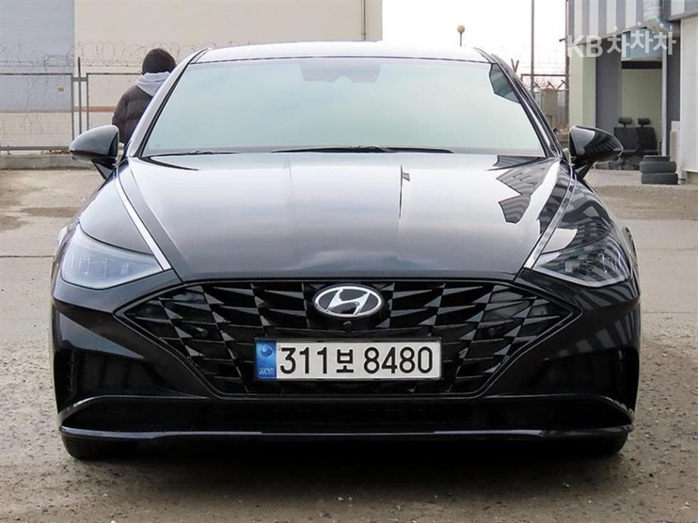 Hyundai Sonata (DN8) 2.0 Sensuous Modern - Image 1