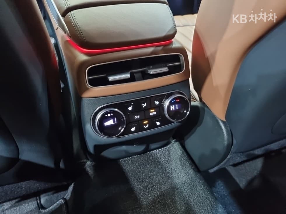 Genesis GV70Gasoline 2.5T AWD - 23