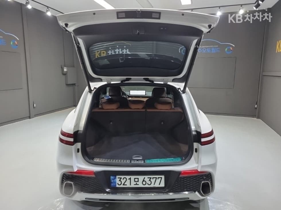Genesis GV70Gasoline 2.5T AWD - 26
