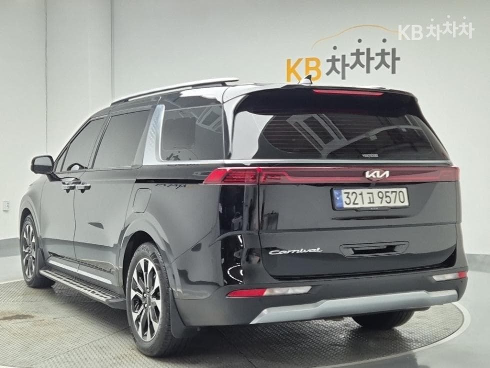 Киа Канивал 4-то поколениеG3.5 GDI 9-местен Signature - 2