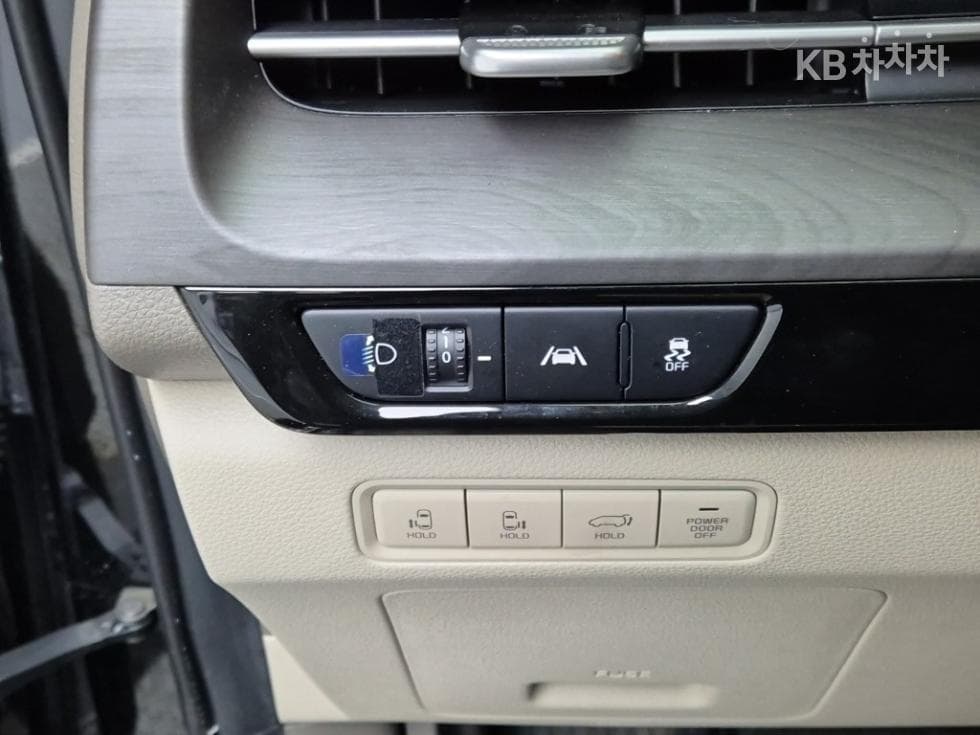 Киа Канивал 4-то поколениеG3.5 GDI 9-местен Signature - 17