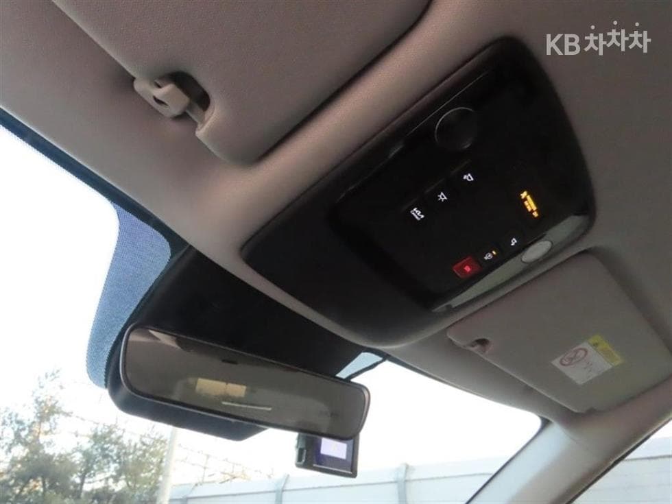 Киа The New (фейслифт) Канивал 4-то поколениеD2.2 9-местен Престиж - 17