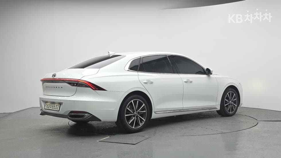 Хюндай The New (фейслифт) Grandeur (Azera)2.5 Le Blanc - 2