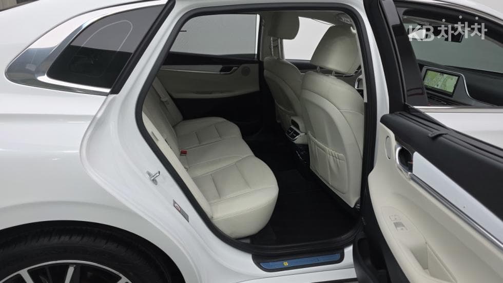 Хюндай The New (фейслифт) Grandeur (Azera)2.5 Le Blanc - 8