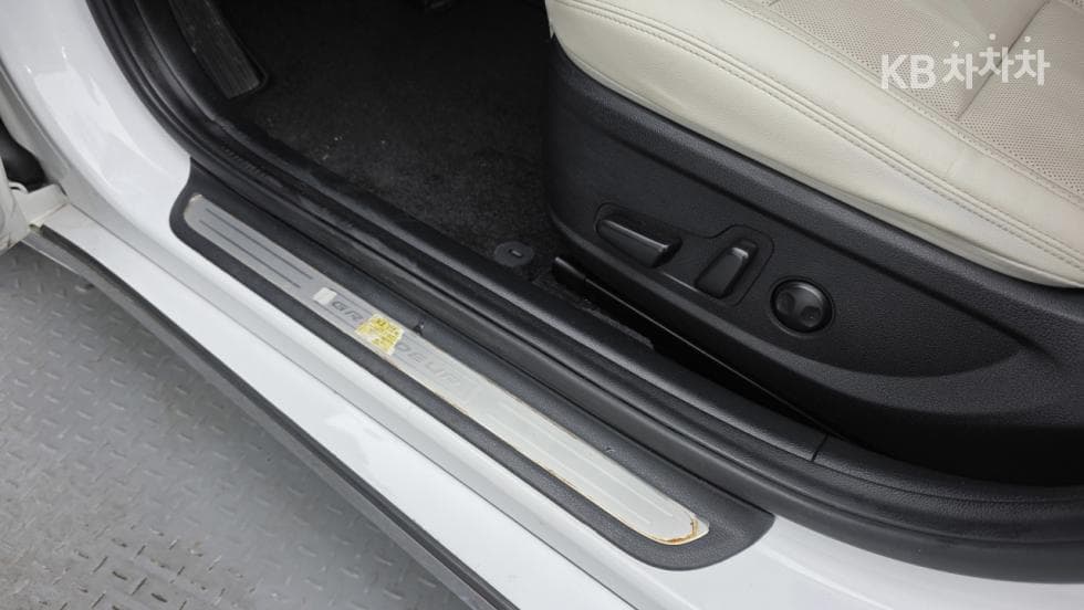 Хюндай The New (фейслифт) Grandeur (Azera)2.5 Le Blanc - 16