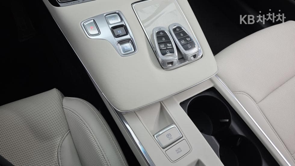 Хюндай The New (фейслифт) Grandeur (Azera)2.5 Le Blanc - 20