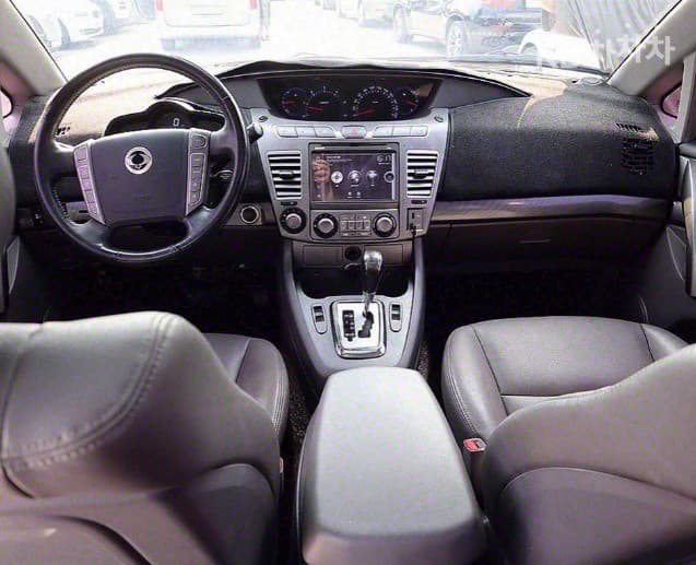 КейДжи Мобилити 코란도 투리스모4x4 LT 어드벤처 60th 에디션 11-местен - 5