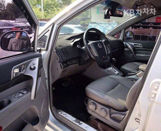 КейДжи Мобилити 코란도 투리스모4x4 LT 어드벤처 60th 에디션 11-местен - 6