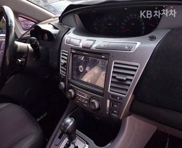 КейДжи Мобилити 코란도 투리스모4x4 LT 어드벤처 60th 에디션 11-местен - 11