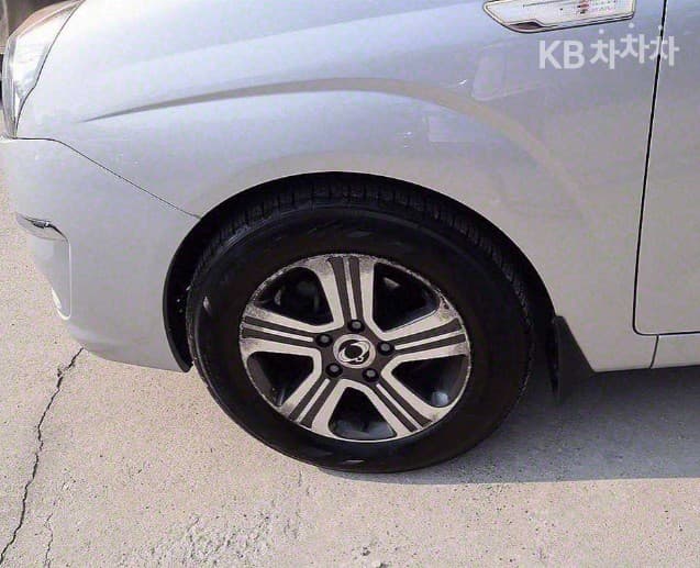 КейДжи Мобилити 코란도 투리스모4x4 LT 어드벤처 60th 에디션 11-местен - 18