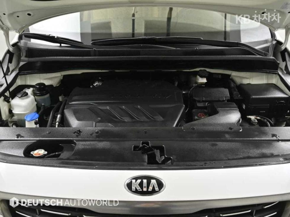 Киа The New (фейслифт) Канивал7-местен (Лимузин) 2.2 Дизел Лимузин VIP - 6